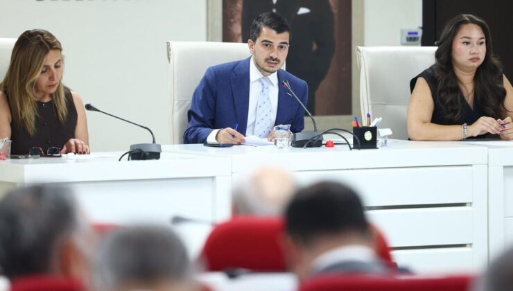 Tarihi zirve sırasında tatilde olduğu iddia edilen belediye başkanı sessizliğini bozdu