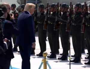 Trump, askerleri Türkçe selamladı