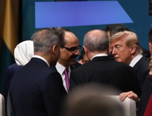 Trump doğrudan Erdoğan’ın yanına gitti! İşte 4’lü mini zirvede konuşulanlar