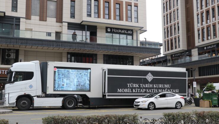 Türk Tarih Kurumunun “mobil kitap satış mağazası” Rize’ye geldi