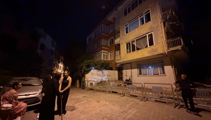 Üsküdar’da balkon çöktü, vatandaşlar tahliye edildi