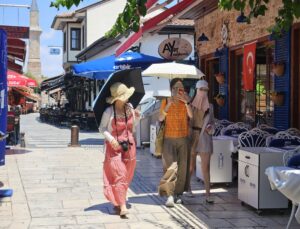 Uzak Doğulu turistlerden ‘sıcak’ önlemi