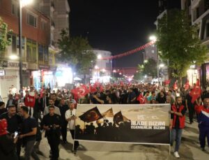 Van’da 15 Temmuz Demokrasi Yürüyüşü: ‘Şehitler Ölmez, Vatan Bölünmez’