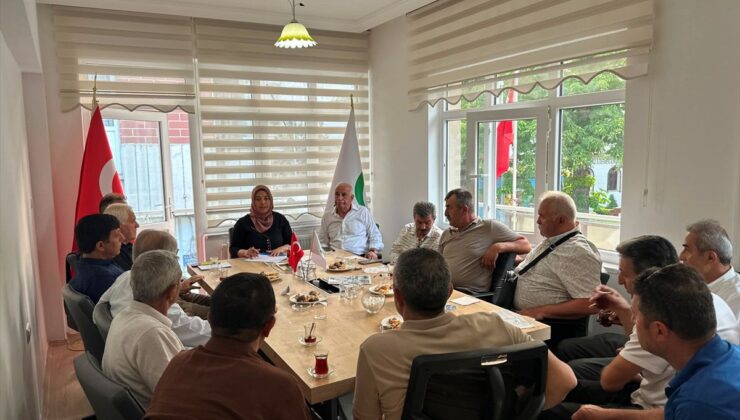 Yeşilay Tokat Şube Başkanı Ateş, mahalle muhtarlarıyla bir araya geldi
