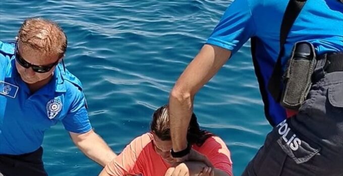 Yüzerken Sürüklenen Kadın Kurtarıldı
