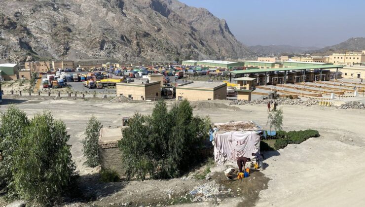 325 Afgan Göçmen Pakistan’dan Döndü