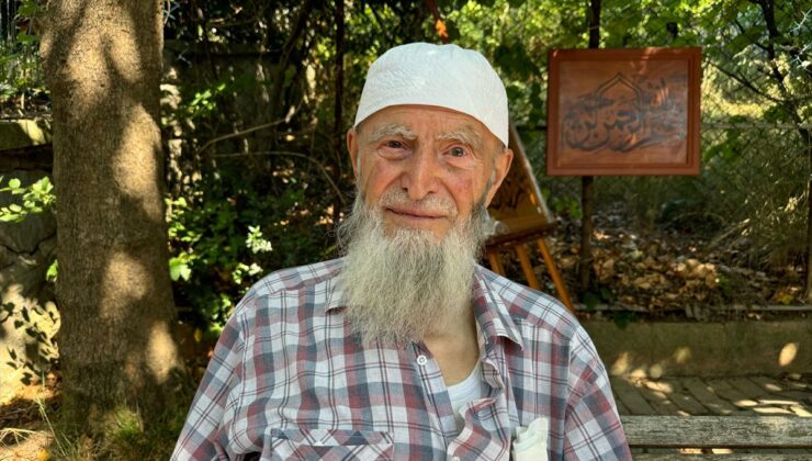 89 yaşındaki sanatçı, hat ve ahşap yakma sanatını yaşatıyor