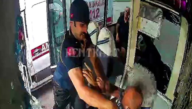 Adana’da Otobüs ve Ambulans Şoförü Arasında Yol Verme Kavgası Kamerada