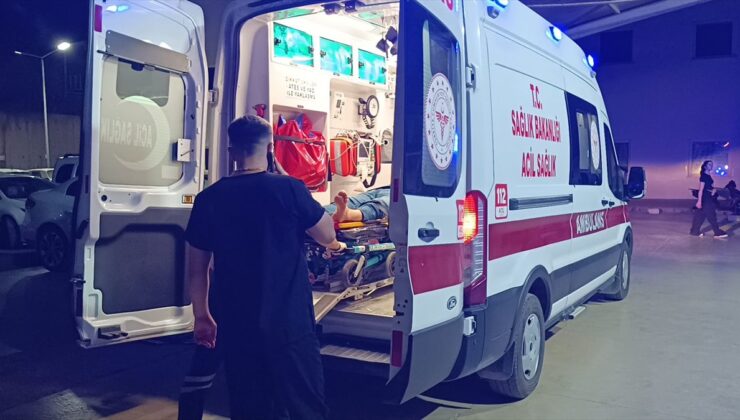 Adana’da üç otomobil çarpıştı, 7 kişi yaralandı