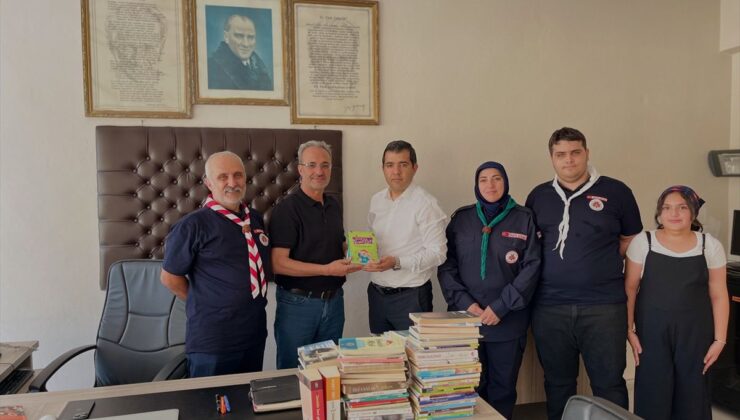 Ağın’da Okula 1071 Kitap Bağışı