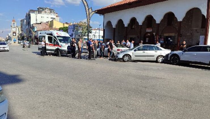 Alkollü Sürücü Park Halindeki Araçlara Çarptı, Yolcu Kaçtı