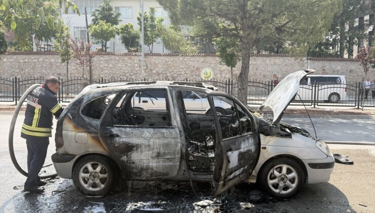 Amasya’da Otomobil Yangını: Seyir Halinde Alev Aldı