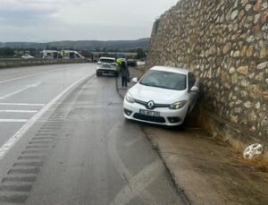 Amasya’da otomobil istinat duvarına çarptı; 6 yaralı