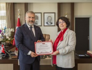 Anadolu Üniversitesi Rektörü’nden ESOGÜ Rektörü’ne hayırlı olsun ziyareti