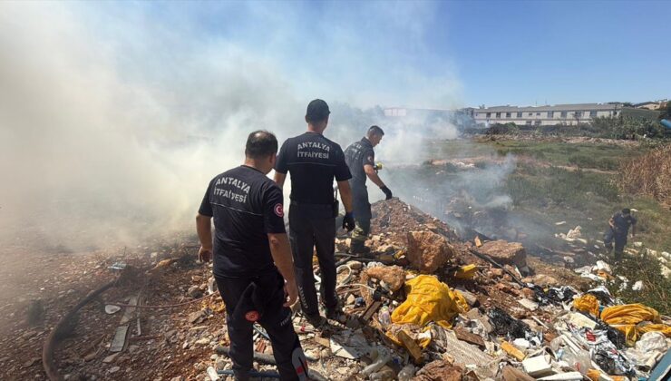 Antalya’da Çalılık Yangını Söndürüldü