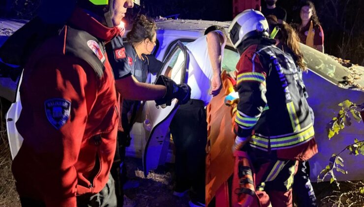 Ayvalık’ta Otomobil Şarampole Devrildi: 3 Yaralı