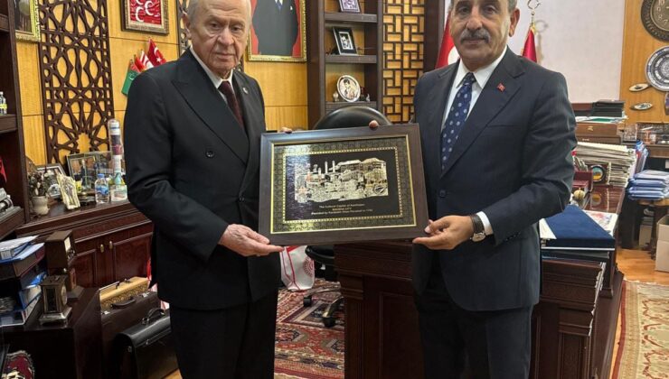 Bahçeli, Kamu-Sen’in Raporunu Kabul Etti