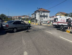 Bartın’da motosiklet-otomobil çarpıştı: 2 yaralı