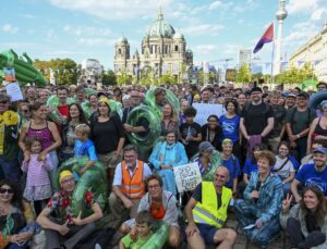 Berlin’de Spree Nehri’nde 101 Yıllık Yüzme Yasağına Protesto