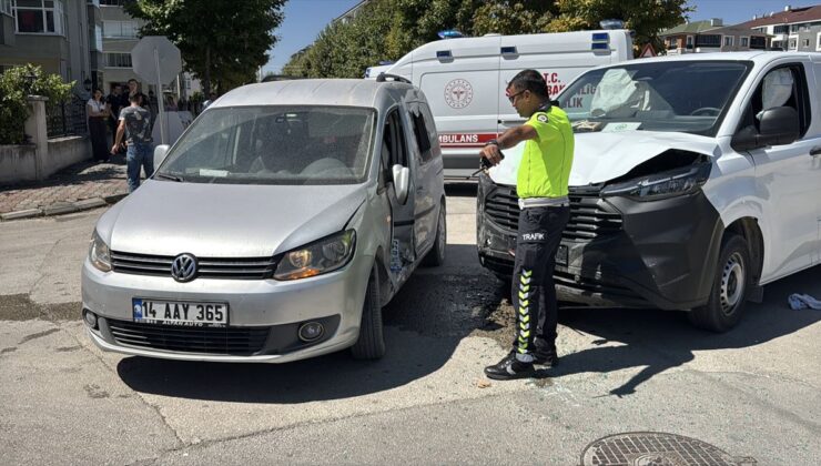 Bolu’da kavşak kazası: 2’si çocuk 4 yaralı
