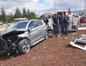 Bolvadin’de İki Otomobil Çarpıştı: 7 Yaralı