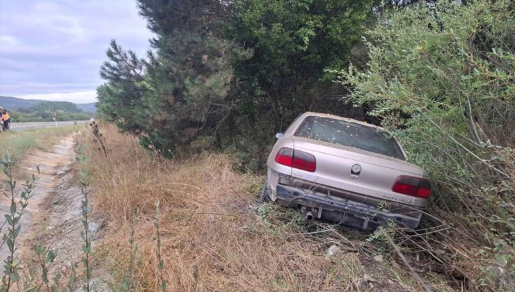 Bozüyük’te Ağaca Çarpan Otomobilde 4 Yaralı