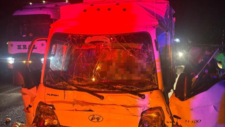Bozüyük’te Feci Kaza: Kamyonet Otobüse Çarptı, Sürücü Hayatını Kaybetti