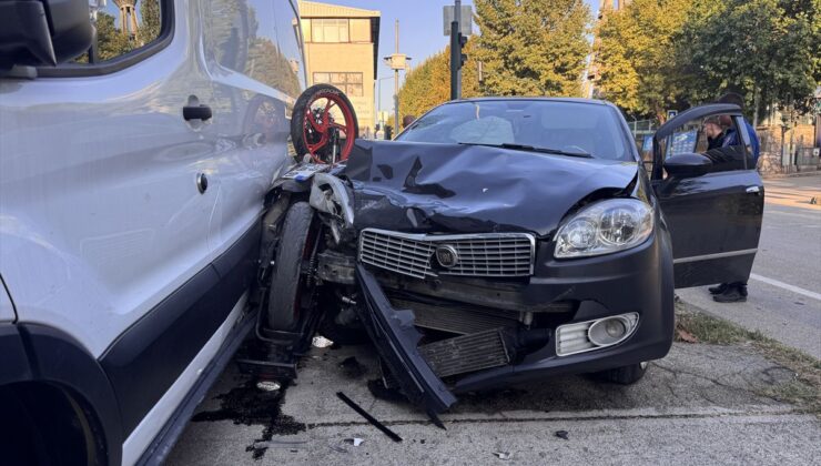 Bursa’da otomobil ile çarpışan motosikletin sürücüsü ağır yaralandı