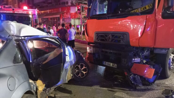 Çarşamba’da kamyonla otomobilin çarpıştığı kazada 3 kişi yaralandı