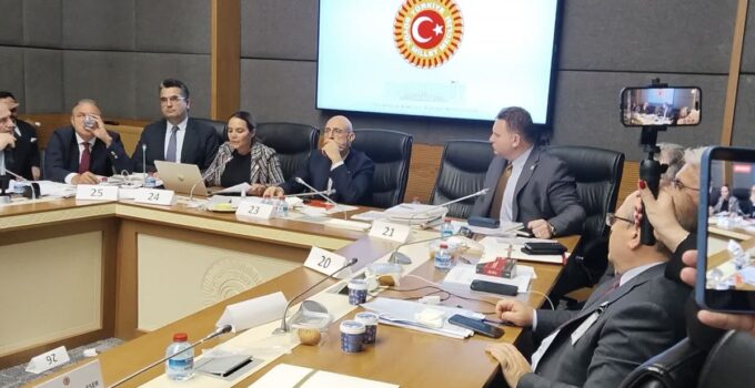 “Çerçeve Yasa” teklifi Adalet Komisyonu’nda… İYİ Partili Türkeş Taş ile MHP’li Bülbül arasında “pislik” tartışması