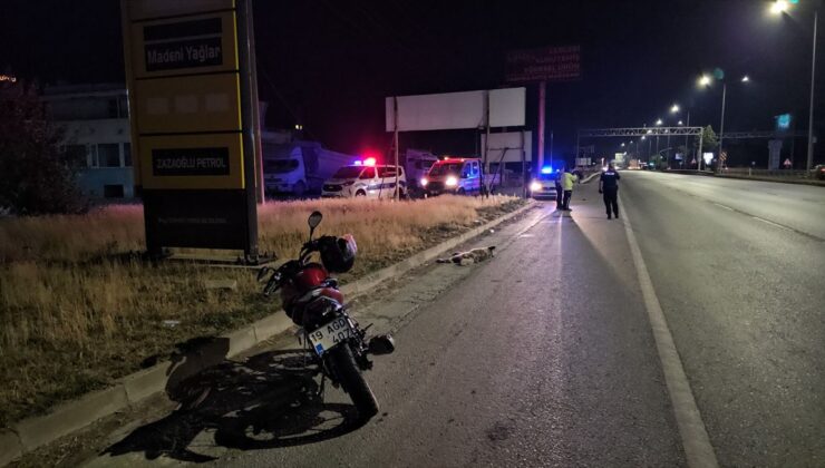 Çorum’da köpeğe çarpan motosikletteki 2 kişi yaralandı