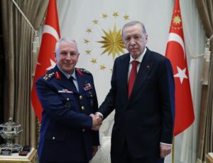 Cumhurbaşkanı Erdoğan, Emekli Hava Kuvvetleri Komutanı Orgeneral Kadıoğlu’nu Kabul Etti