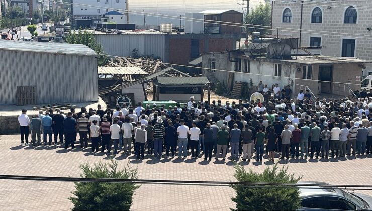 Darıca’da Denizde Bulunan Üç Kardeş Son Yolculuğuna Uğurlandı
