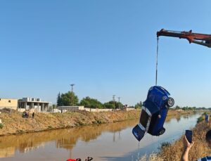 Dereye uçan otomobilin sürücüsü kayboldu