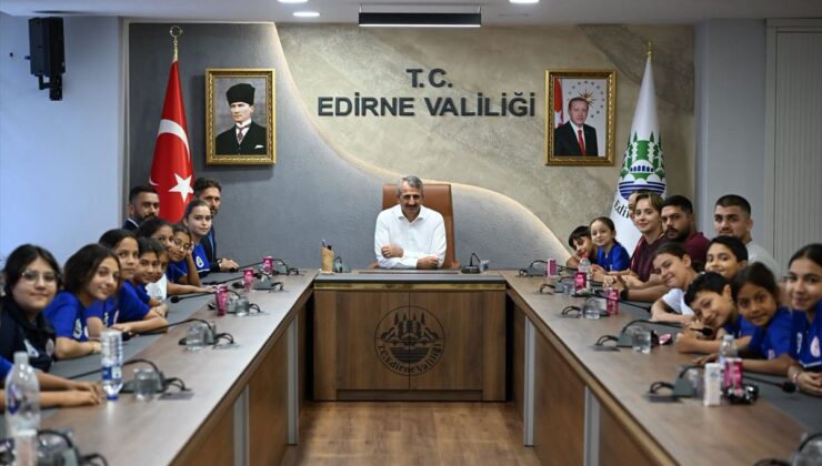 Edirne Valisi Sezer, projeler kapsamında çocuklarla buluştu