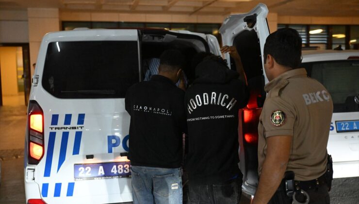 Edirne’de Kaçan Otomobilde 7 Göçmen Yakalandı