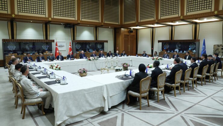 Erdoğan: Süper Lig’e yükselen takımlarla bir araya geldik