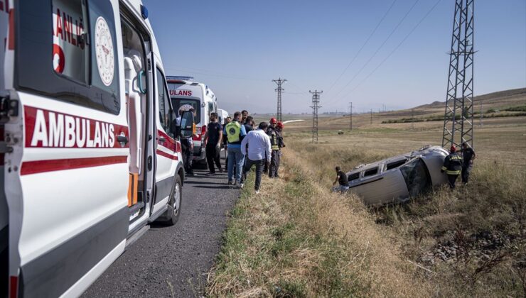 Erzurum’da Şarampole Devrilen Araçta 5 Yaralı