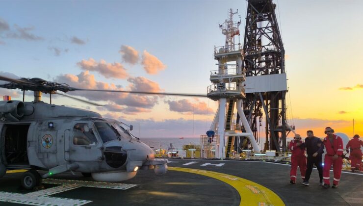 Fatih gemisinde kaza: Personel helikopterle hastaneye sevk edildi
