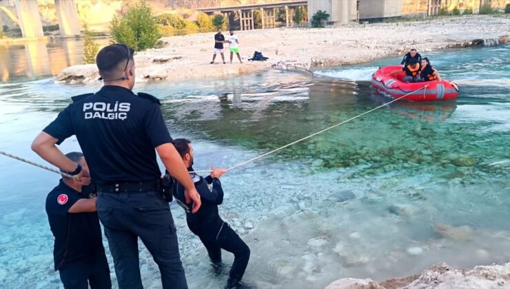 Fırat’ta mahsur kalan 6 kişi kurtarıldı