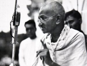 Gandhi’nin el yazısı notları 1,7 milyon dolara satıldı
