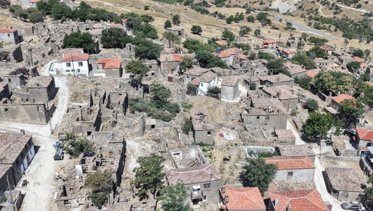 Gökçeada’daki 250 Yıllık ‘Hayalet Köy’ Dereköy Dronla Görüntülendi