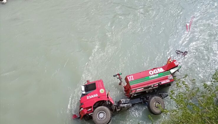 Hakkari’de arazöz köprüden düştü: 3 yaralı