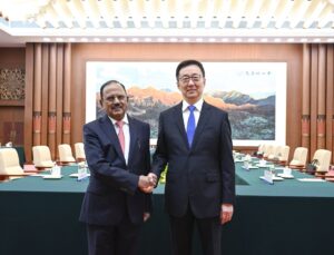 Han Zheng, Hindistan Ulusal Güvenlik Danışmanı Doval ile Beijing’de Görüştü