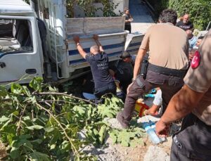 Hatay’da kamyonet devrildi: 65 yaşındaki kadın hayatını kaybetti