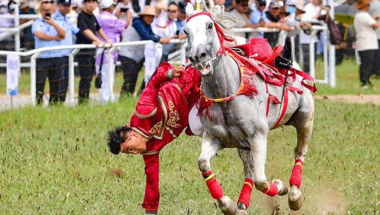 İç Moğolistan’da Naadam Festivali Başladı