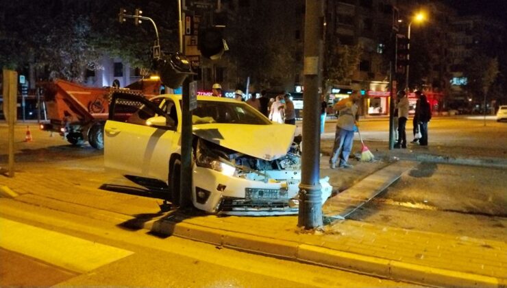 İnegöl’de İki Otomobil Çarpıştı: 7 Yaralı