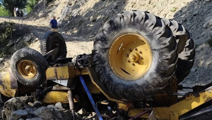 Kadirli’de İş Makinesi Devrildi: Operatör Yaralandı