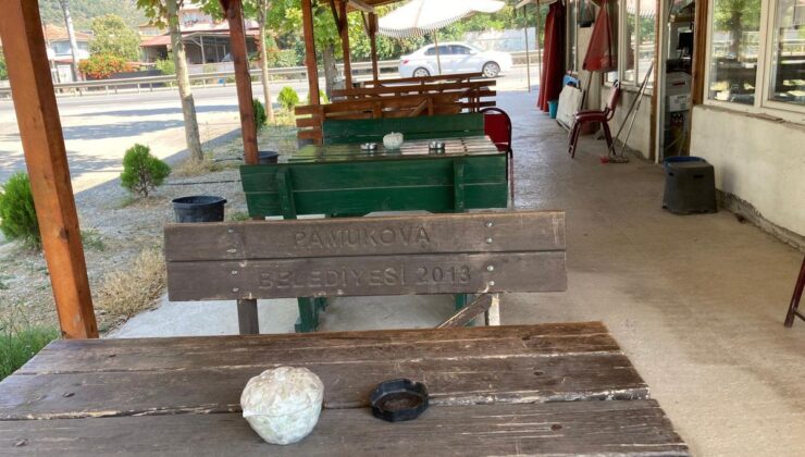 Kapalı Kahvehanede Kahvaltı Yapan Aile, Not ve 100 TL Bıraktı