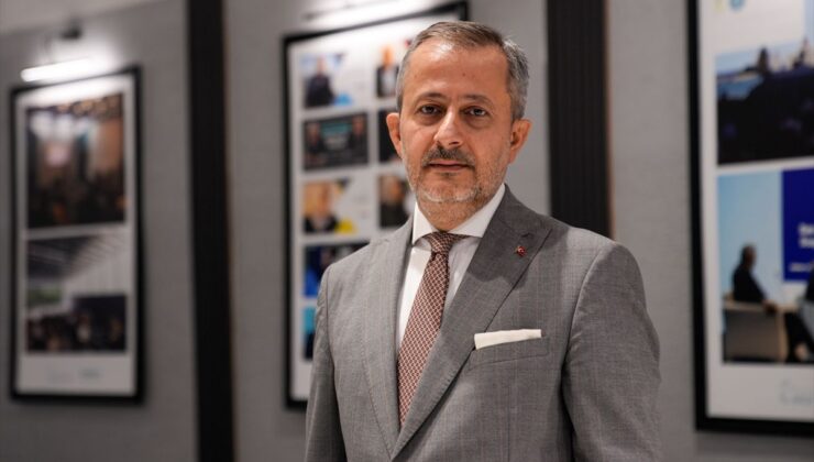 Karabıyık: K-Pop ve Manifest benzeri gruplar cinsiyetsizleştirme propagandası yapıyor